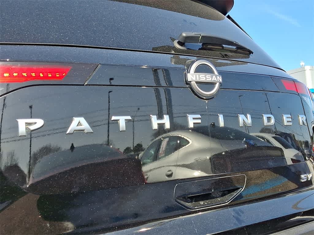2024 Nissan Pathfinder SV