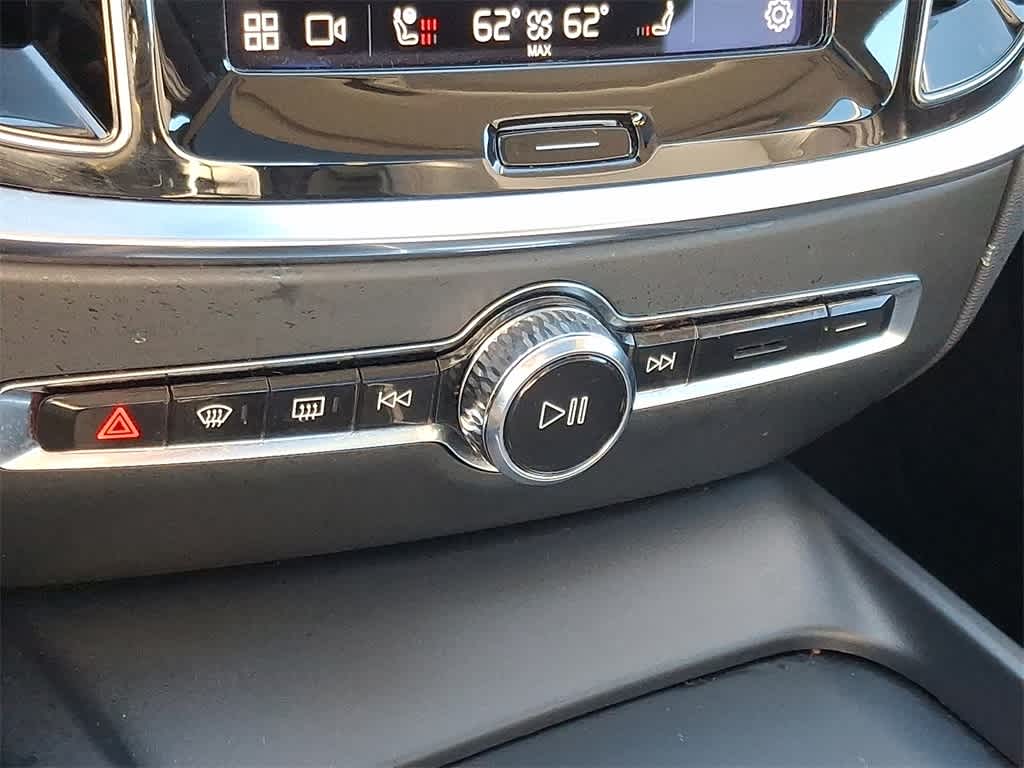 2024 Volvo S60 Core Dark Theme