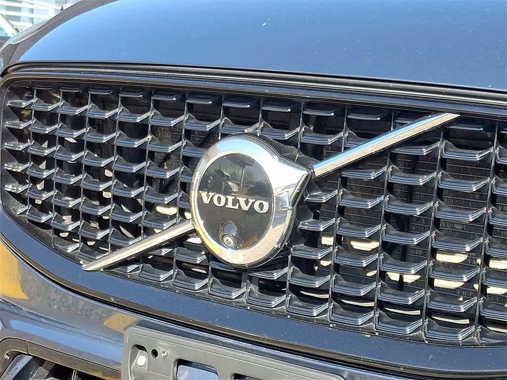 2024 Volvo XC60 Plus Dark Theme