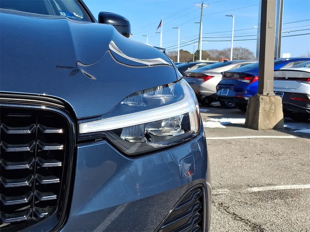 2024 Volvo XC60 Plus Dark Theme