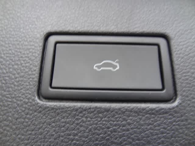 2024 Volkswagen Atlas SE w/Tech - Photo 13
