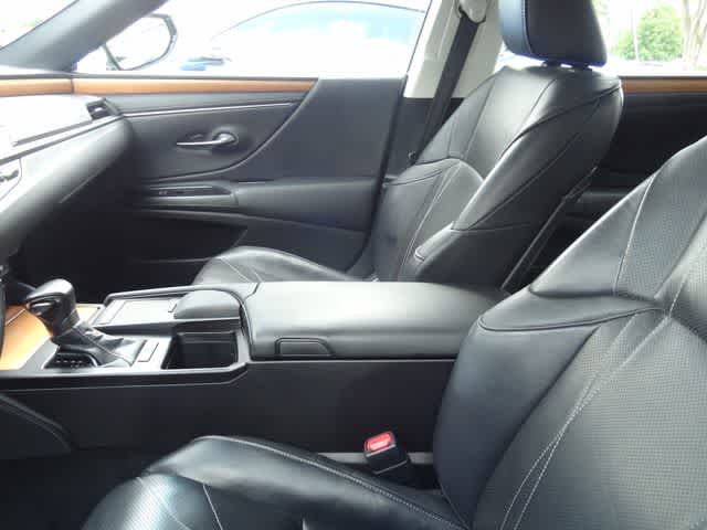 2020 Lexus ES 300h Luxury