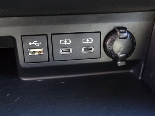 2023 Toyota Highlander Hybrid Bronze Edition