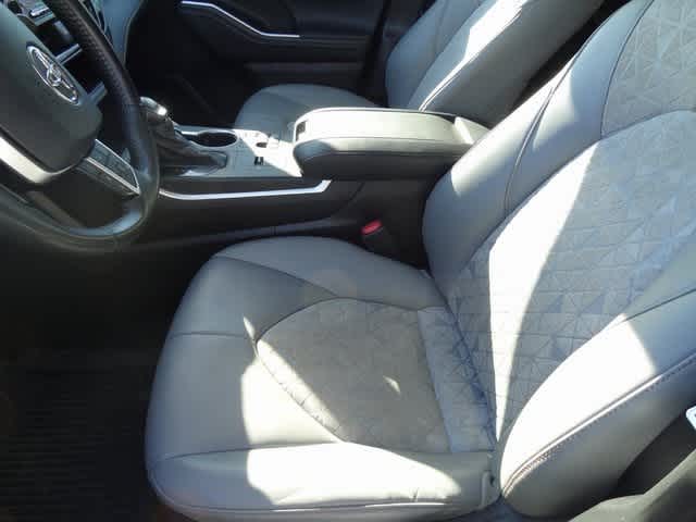 2023 Toyota Highlander Hybrid Bronze Edition