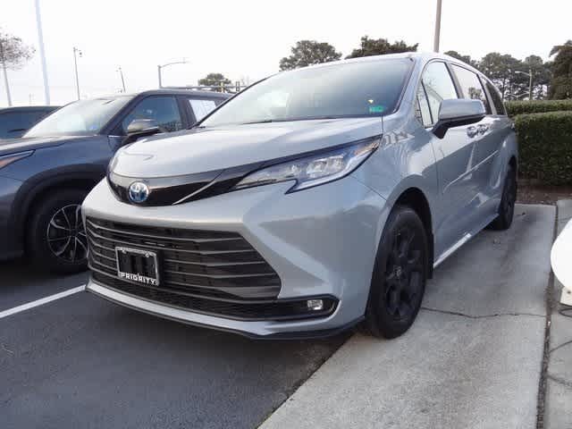 2025 Toyota Sienna Woodland Edition