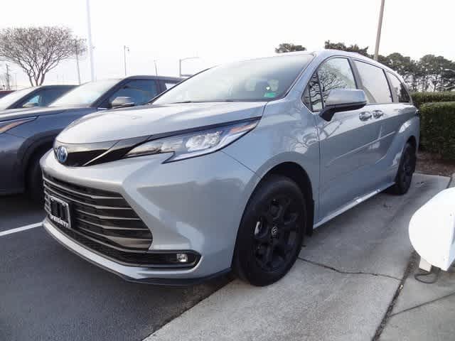 2025 Toyota Sienna Woodland Edition