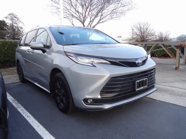 2025 Toyota Sienna Woodland Edition