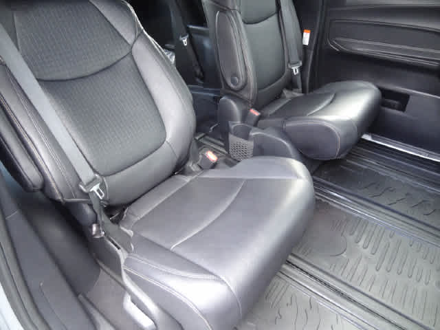 2025 Toyota Sienna Woodland Edition