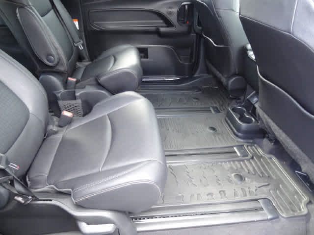 2025 Toyota Sienna Woodland Edition