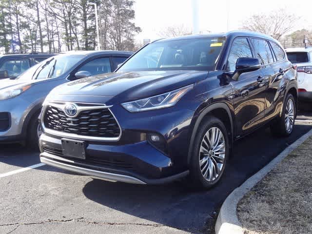 2022 Toyota Highlander Hybrid Platinum