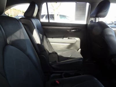 2022 Toyota Highlander Hybrid Platinum