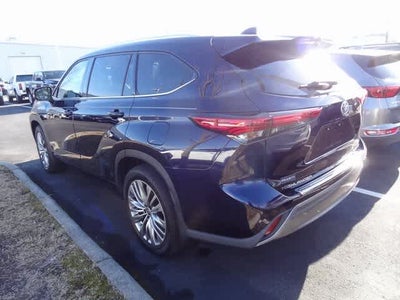 2022 Toyota Highlander Hybrid Platinum