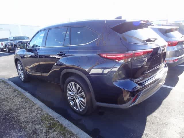 2022 Toyota Highlander Hybrid Platinum