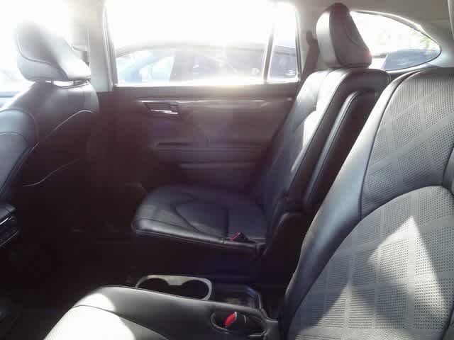 2022 Toyota Highlander Hybrid Platinum