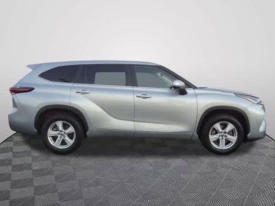 2025 Toyota Highlander LE