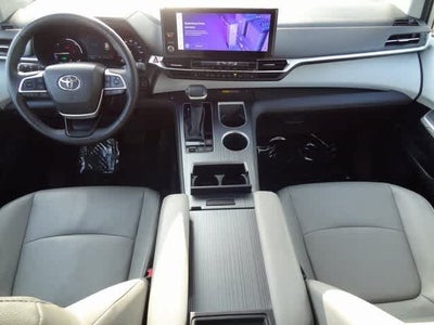 2025 Toyota Sienna XLE