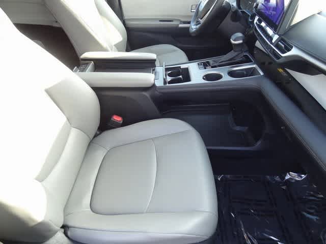 2025 Toyota Sienna XLE