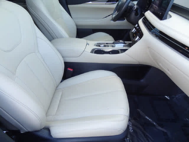 2024 INFINITI QX60 LUXE