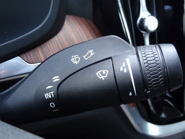 2024 Volvo S60 Plus Dark Theme