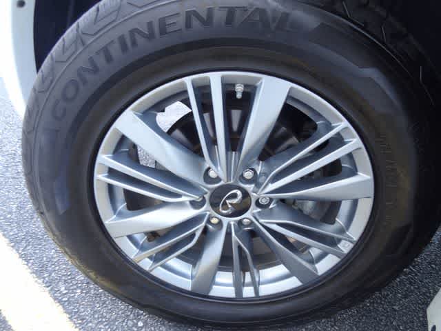 2022 INFINITI QX80 LUXE