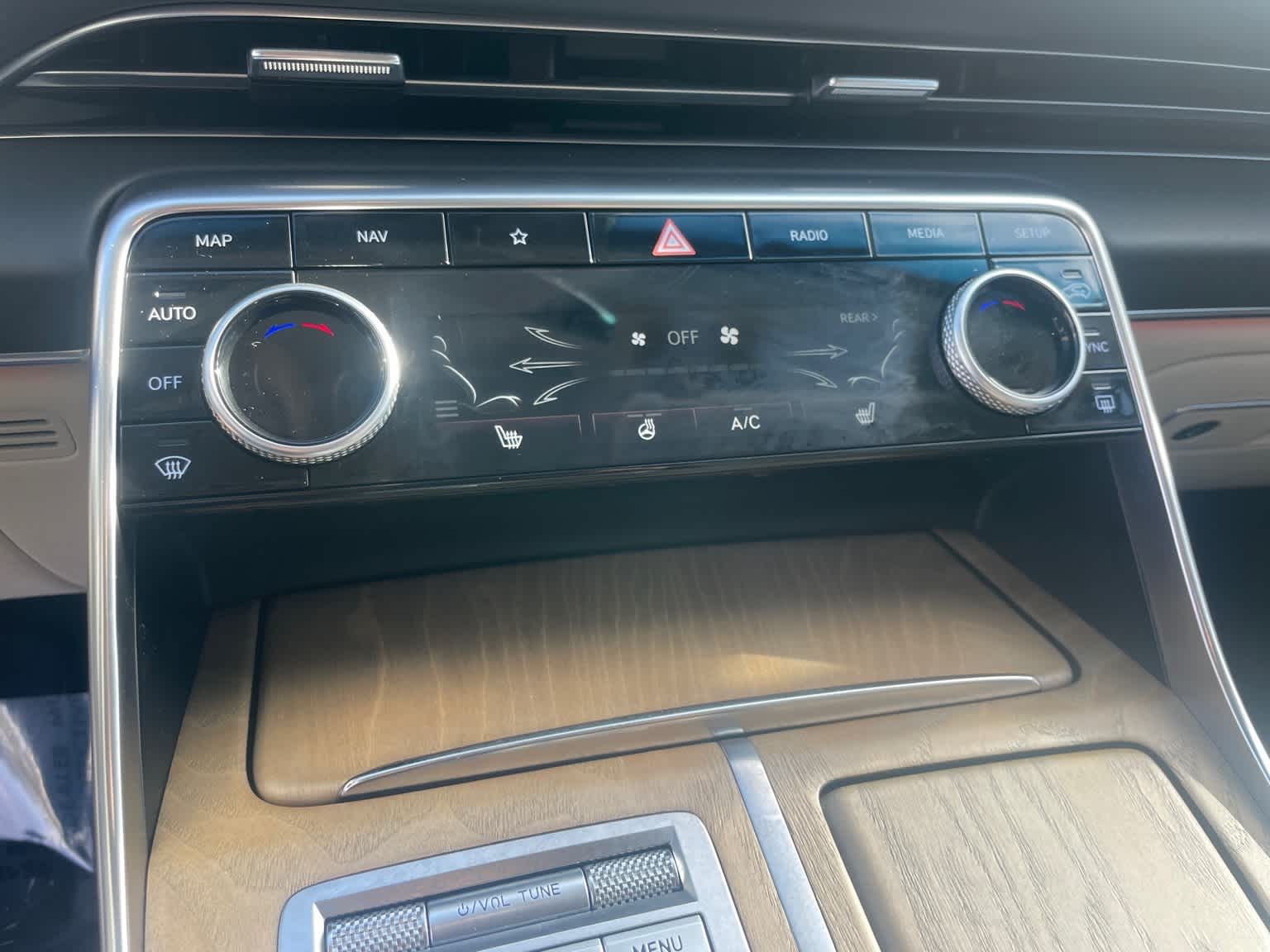 2024 Genesis GV80 Base