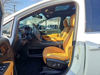 2023 Chrysler Pacifica Hybrid Pinnacle