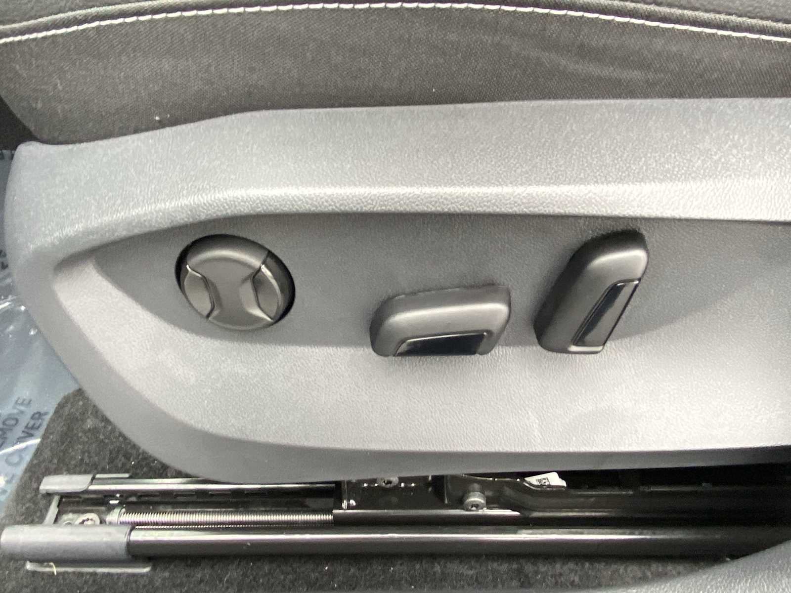 2025 Volkswagen Taos SEL