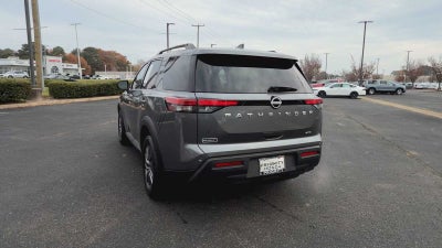 2025 Nissan Pathfinder SV