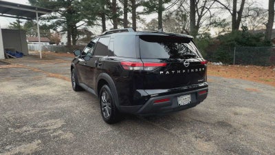 2024 Nissan Pathfinder SV