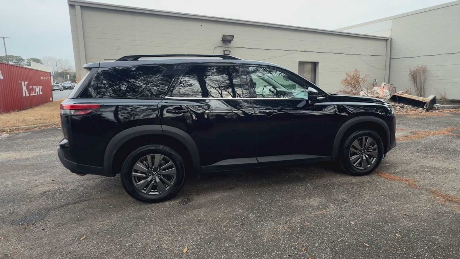 2024 Nissan Pathfinder SV