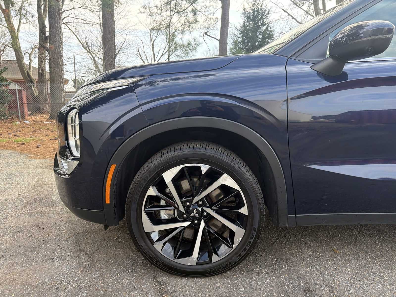 2023 Mitsubishi Outlander SE